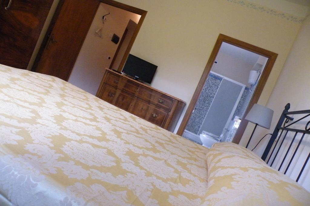 Agriturismo Fattoria Di Gragnone Pensionat Rum bild